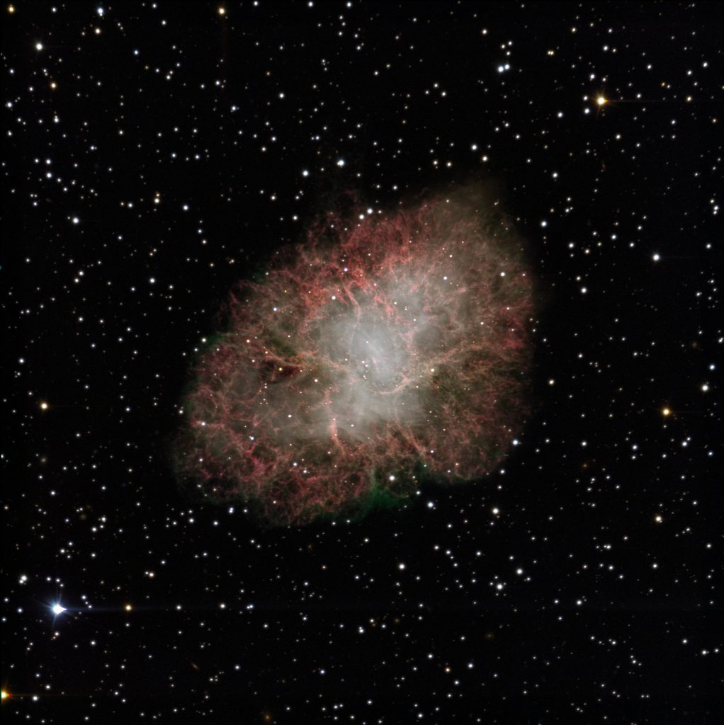 게 성운(Crab Nebula)의 모습. 이 성운에서는 감마선이 방출됩니다. 게 성운은 초신성이 폭발하여 형성된 잔해입니다. 성운 중심에는 펄사가 있는데 1초에 30.2번 자전하면서 전자기파를 방출합니다. 