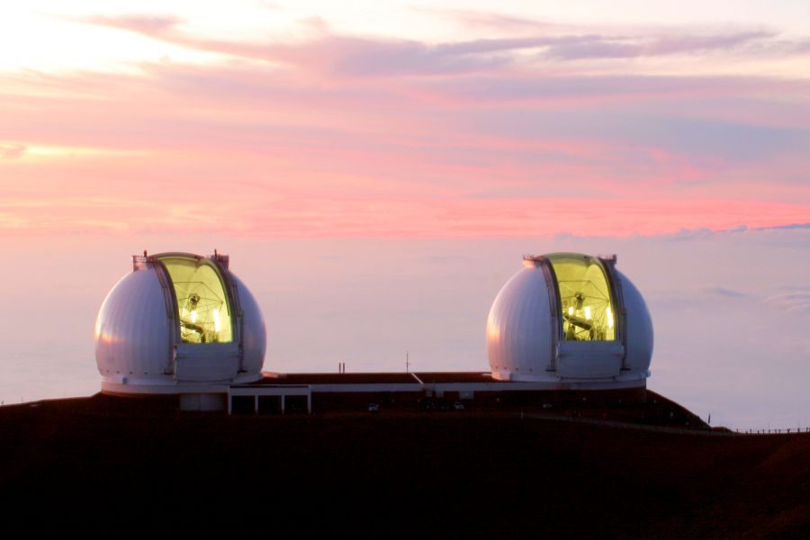 [그림 2] 하와이에 있는 Keck 천문대의 10m 망원경 (그림 인용: 위키백과)